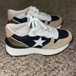 NEW Vintage Havana Women's Sneakers in Black, White, and Tan